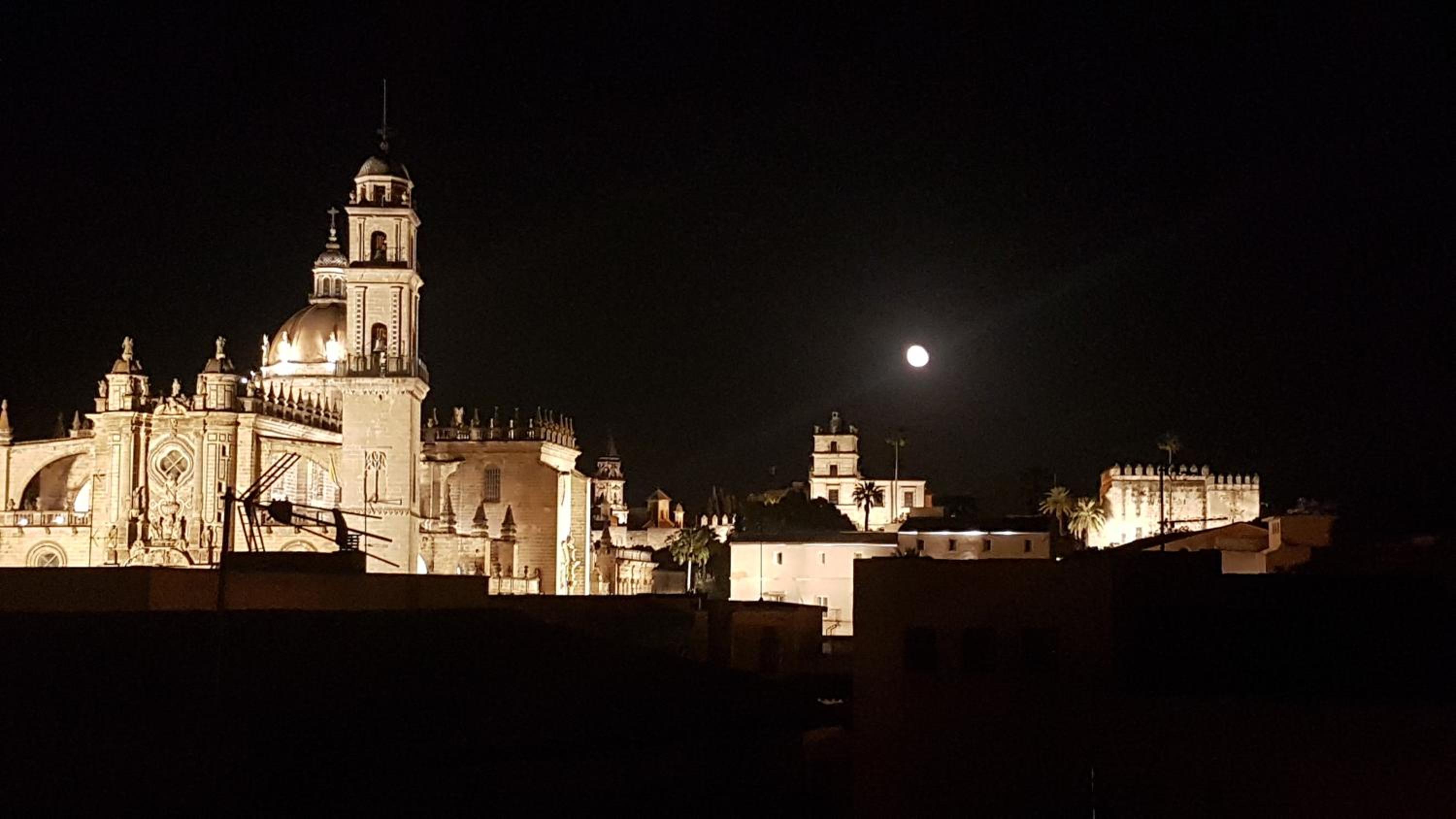 Palacio el Duende-Parking privado-terraza Vista Catedral old town
