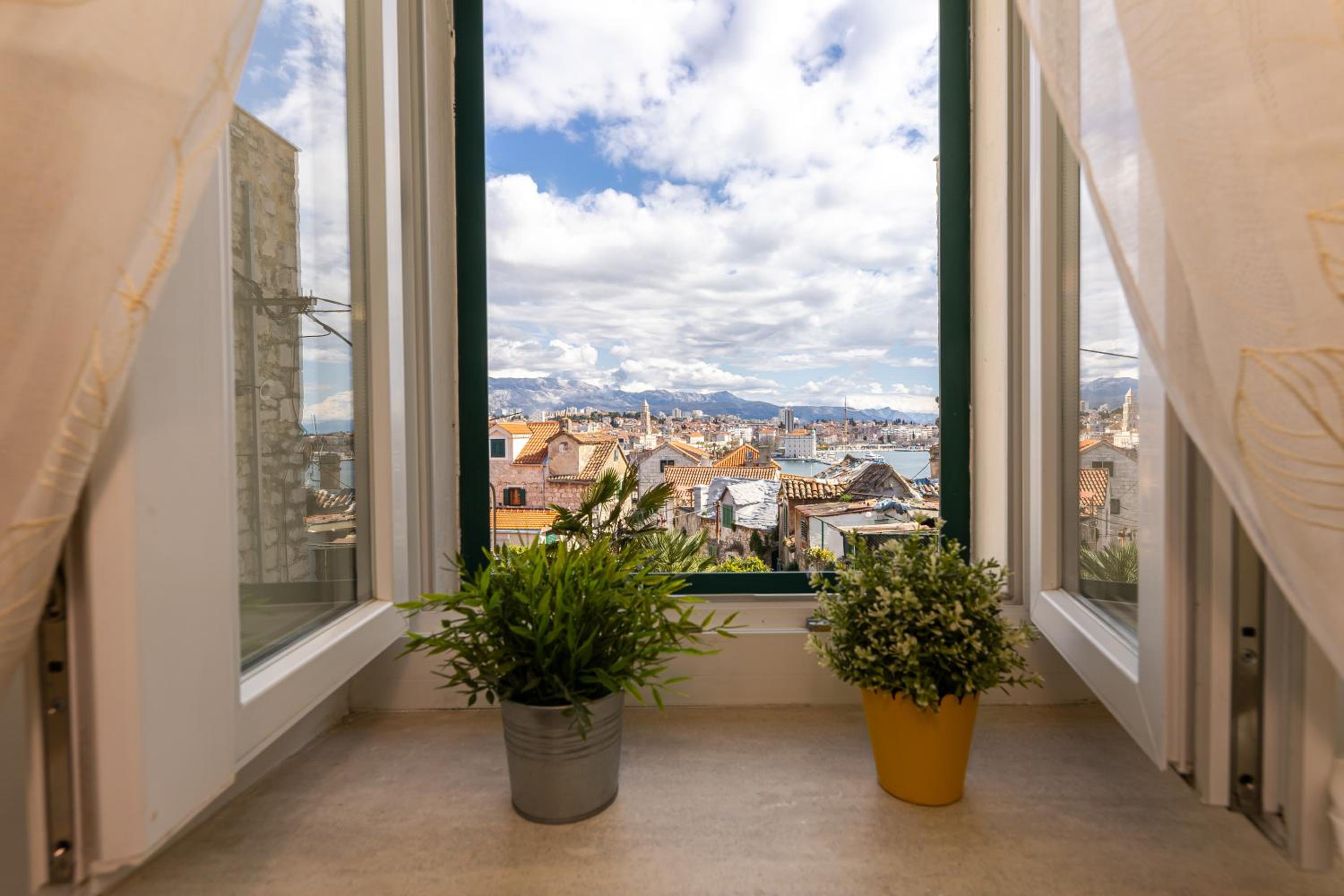 Romantic City View view 5