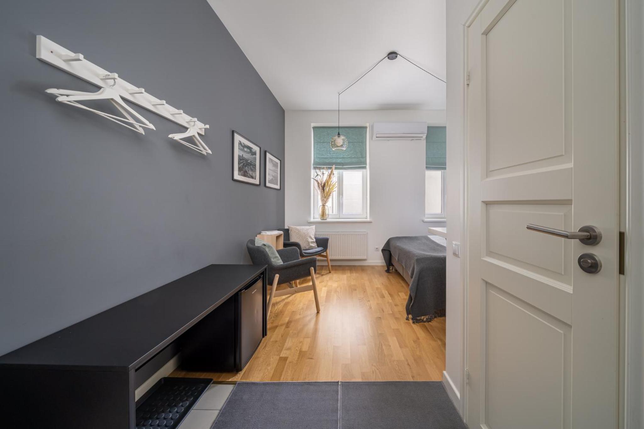 Elegant and Quiet Studio near Park with Elevator and AC, 9 min walk to Riga Old Town view 5