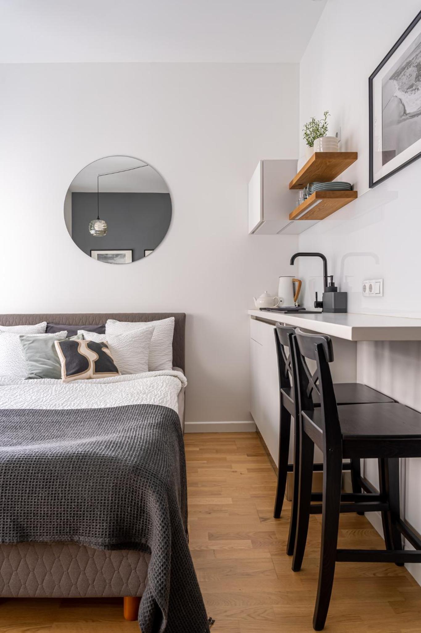 Elegant and Quiet Studio near Park with Elevator and AC, 9 min walk to Riga Old Town view 4
