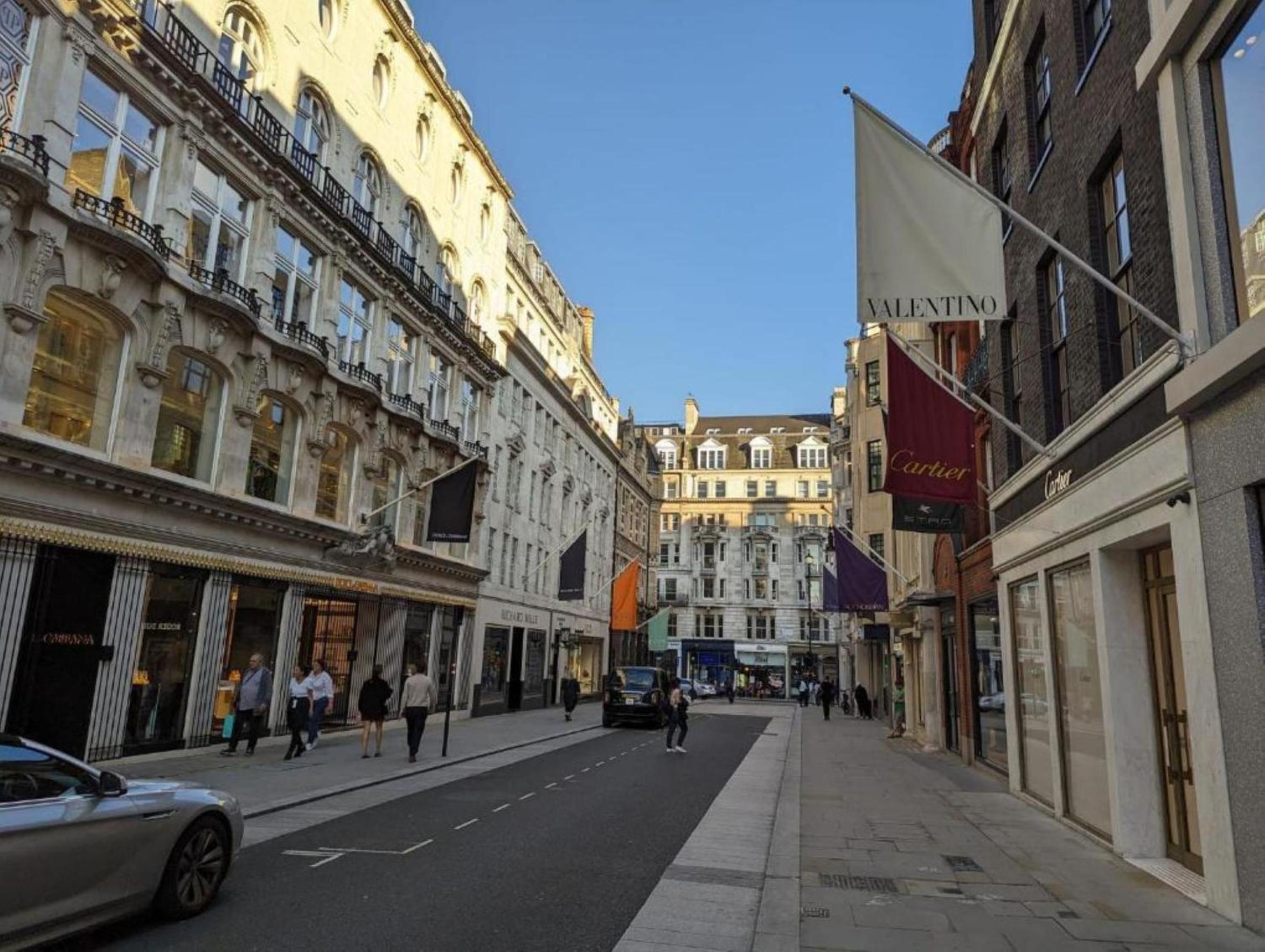 Central Mayfair and Piccadilly Sleeps 6 people view 5