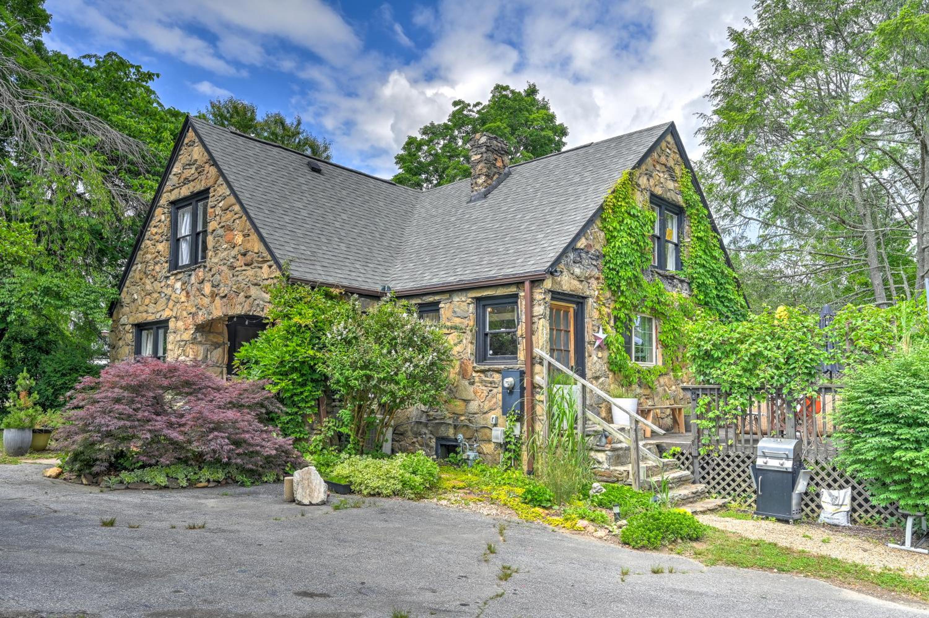 Asheville Urban Farmhouse Entire Home 4 mi to DT view 5