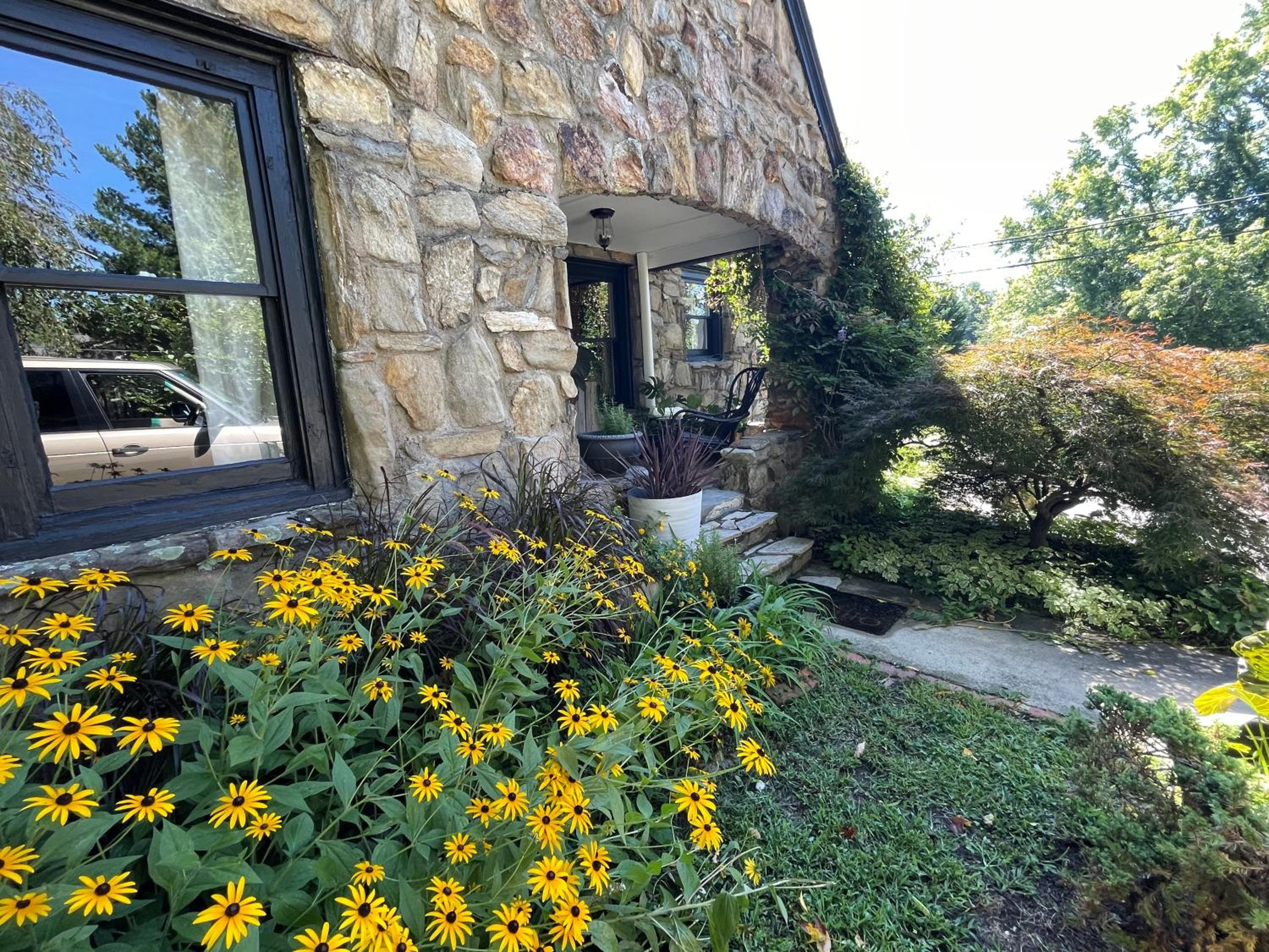 Asheville Urban Farmhouse Entire Home 4 mi to DT view 2