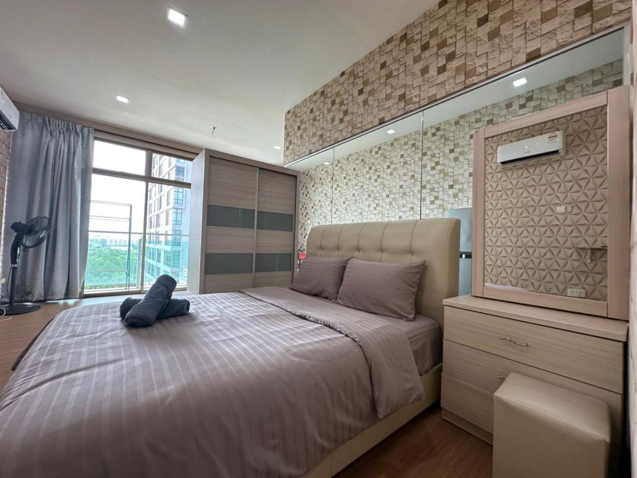 Plazio 1 Bedroom & Studio