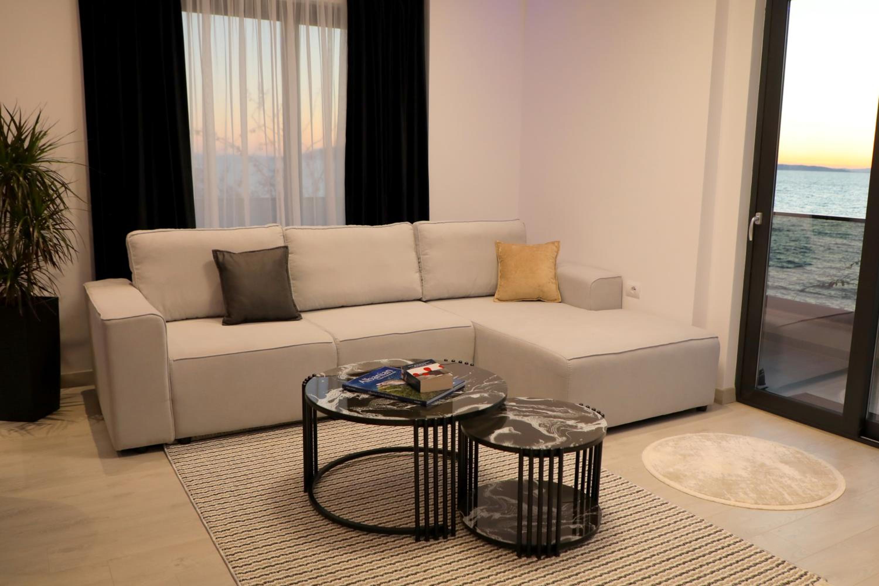 oli golden beach residence