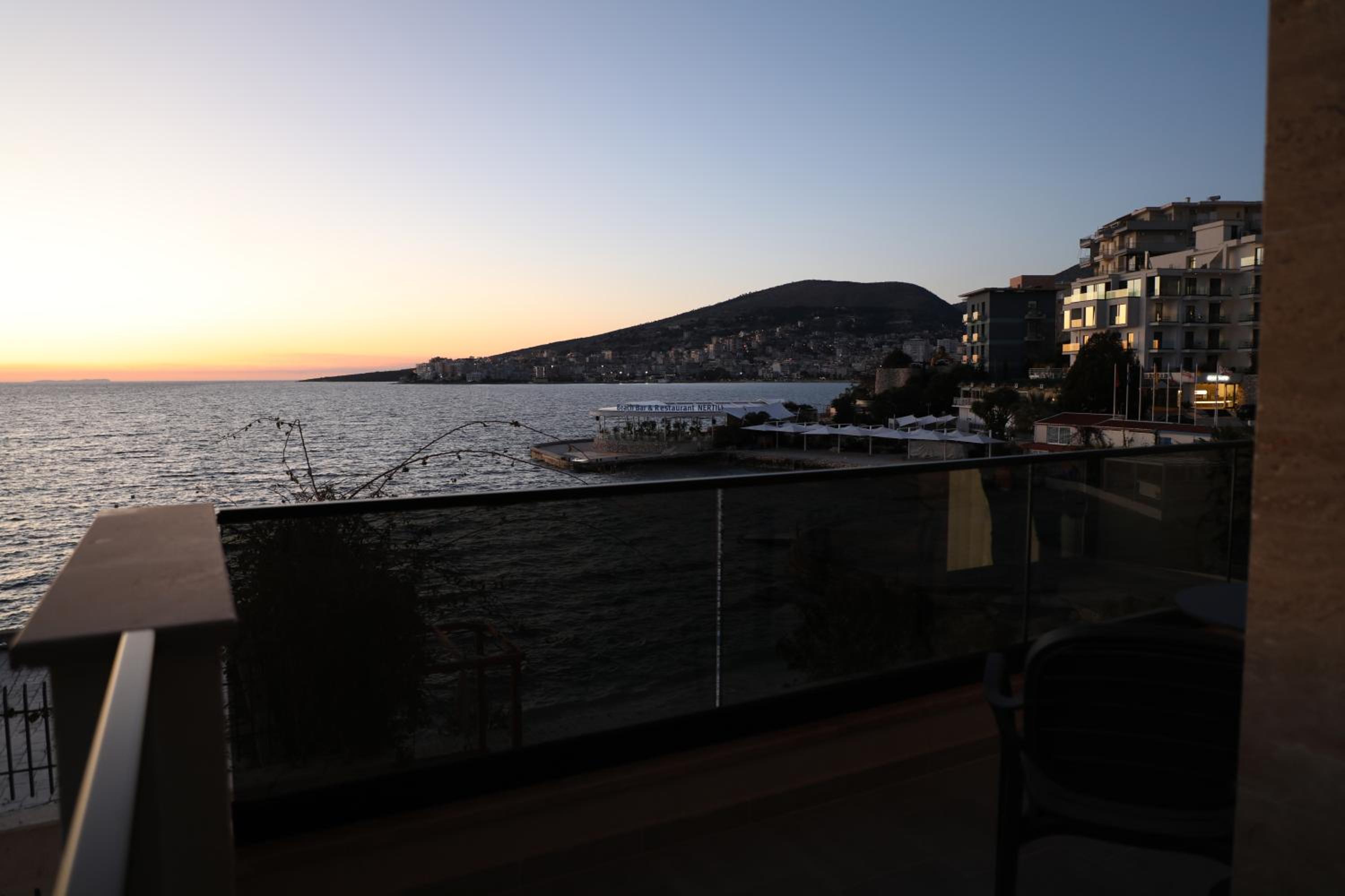 oli golden beach residence