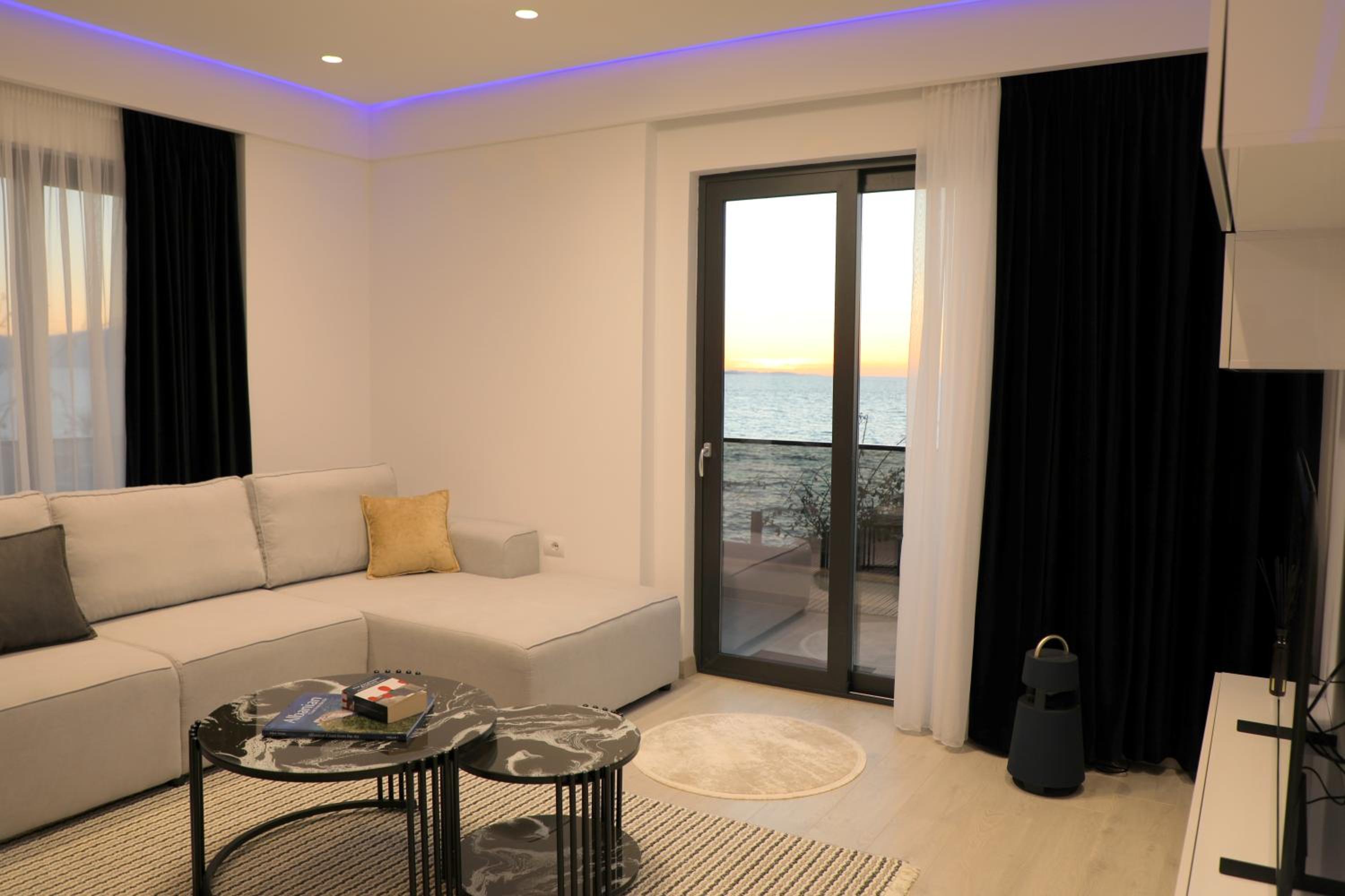 oli golden beach residence