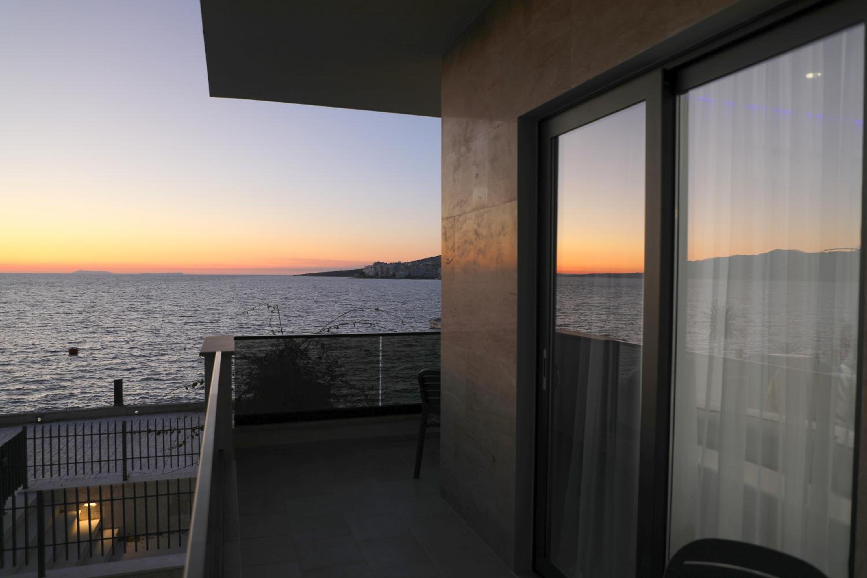 oli golden beach residence