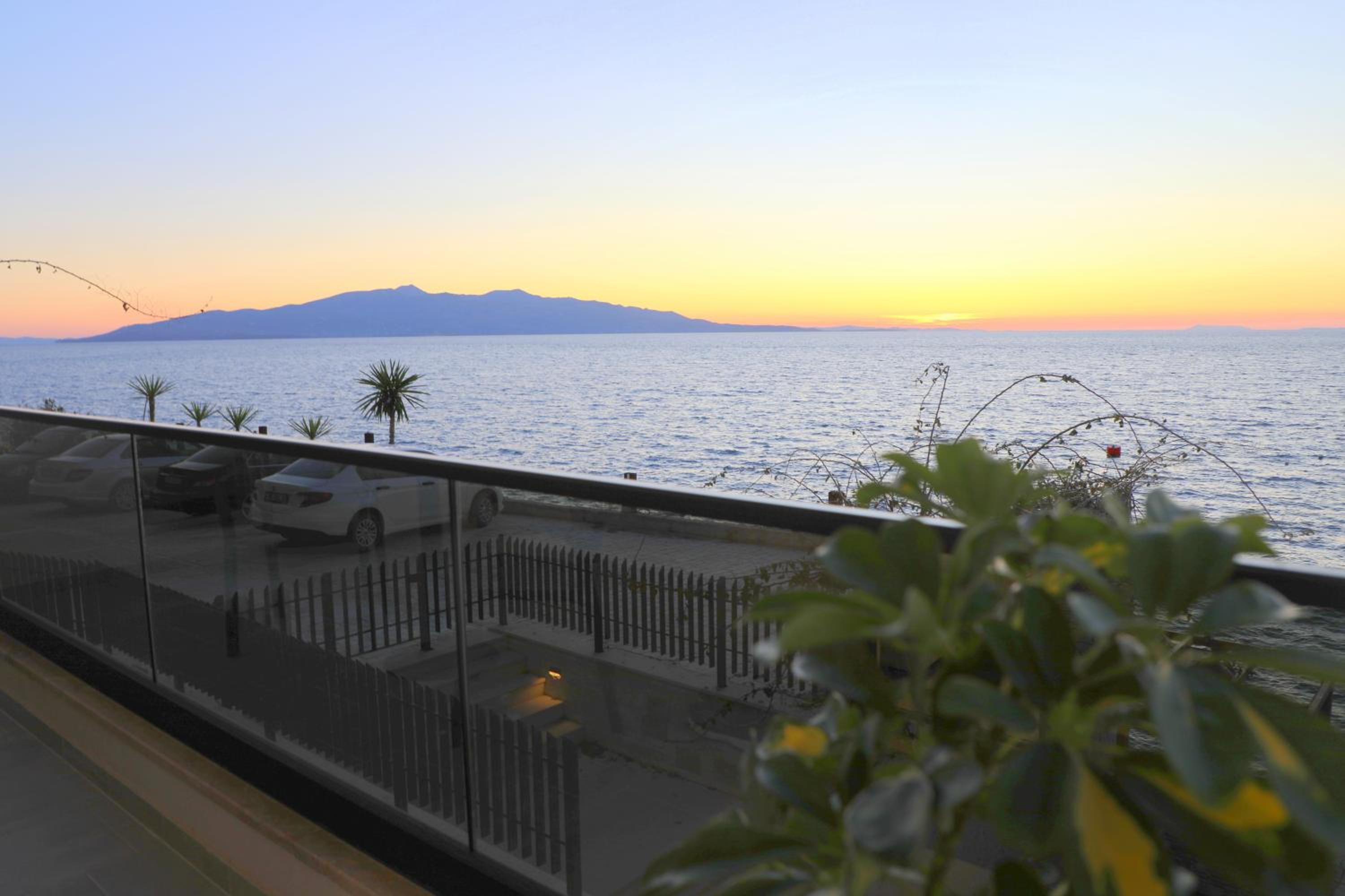 oli golden beach residence