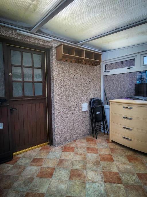 Central 2-bedroom bunglow with double sofa bed view 5