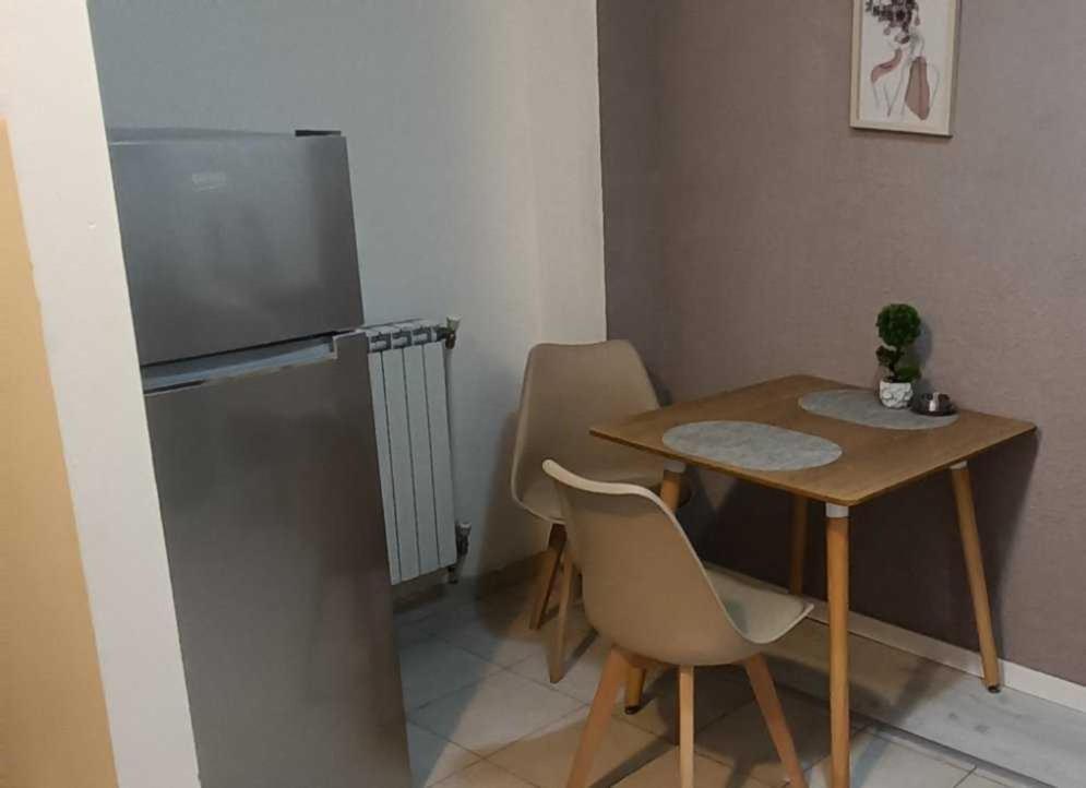 Lovely square apartment Purple Velvet 43 Macedonia Stree view 5