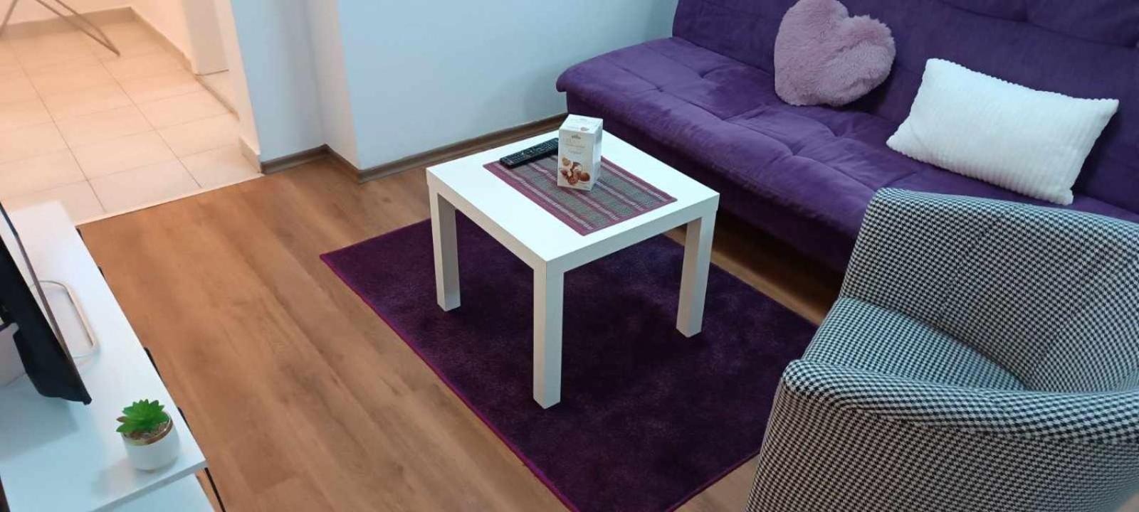 Lovely square apartment Purple Velvet 43 Macedonia Stree view 4