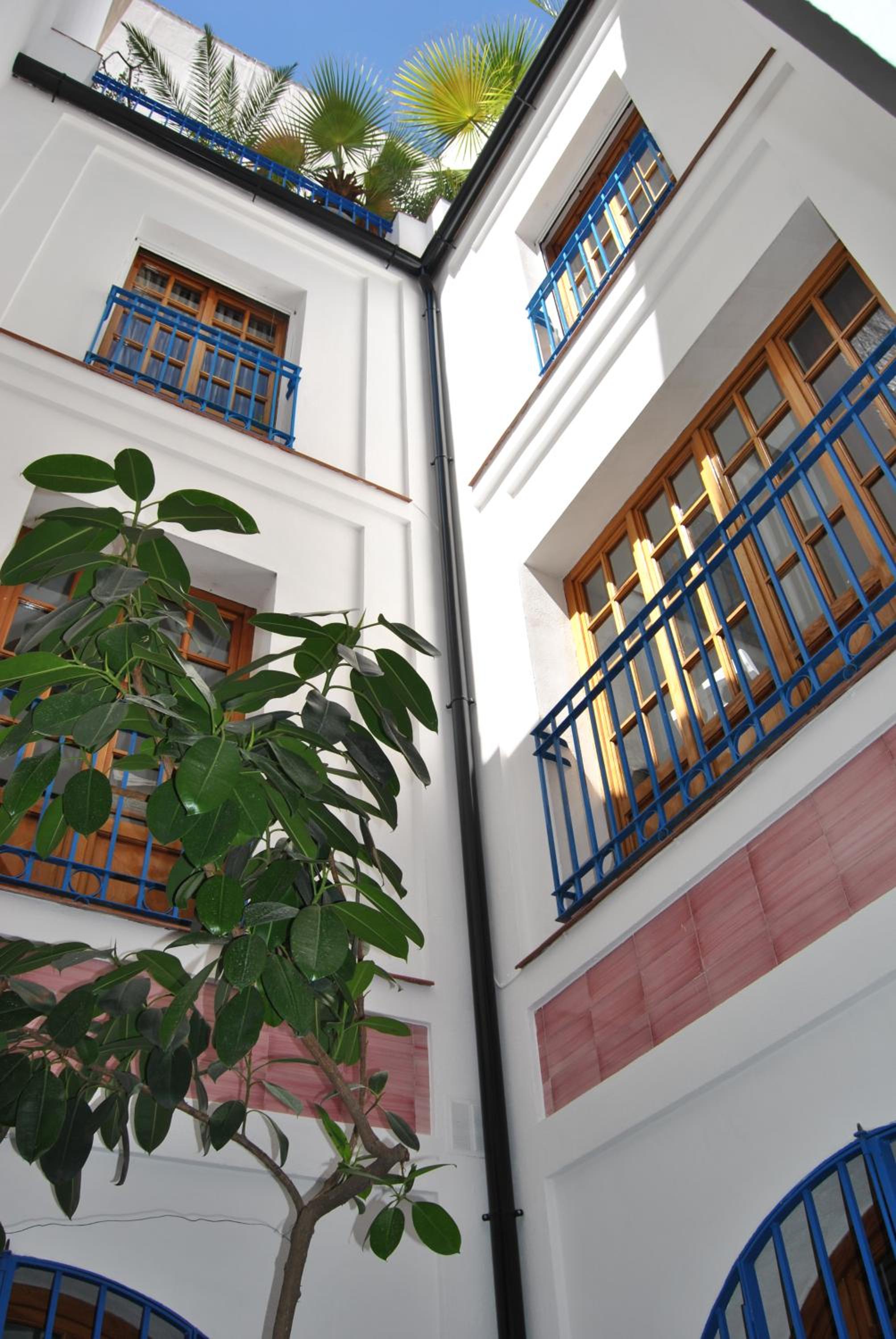 Patio de la Escalera - Eduardo Dato 24