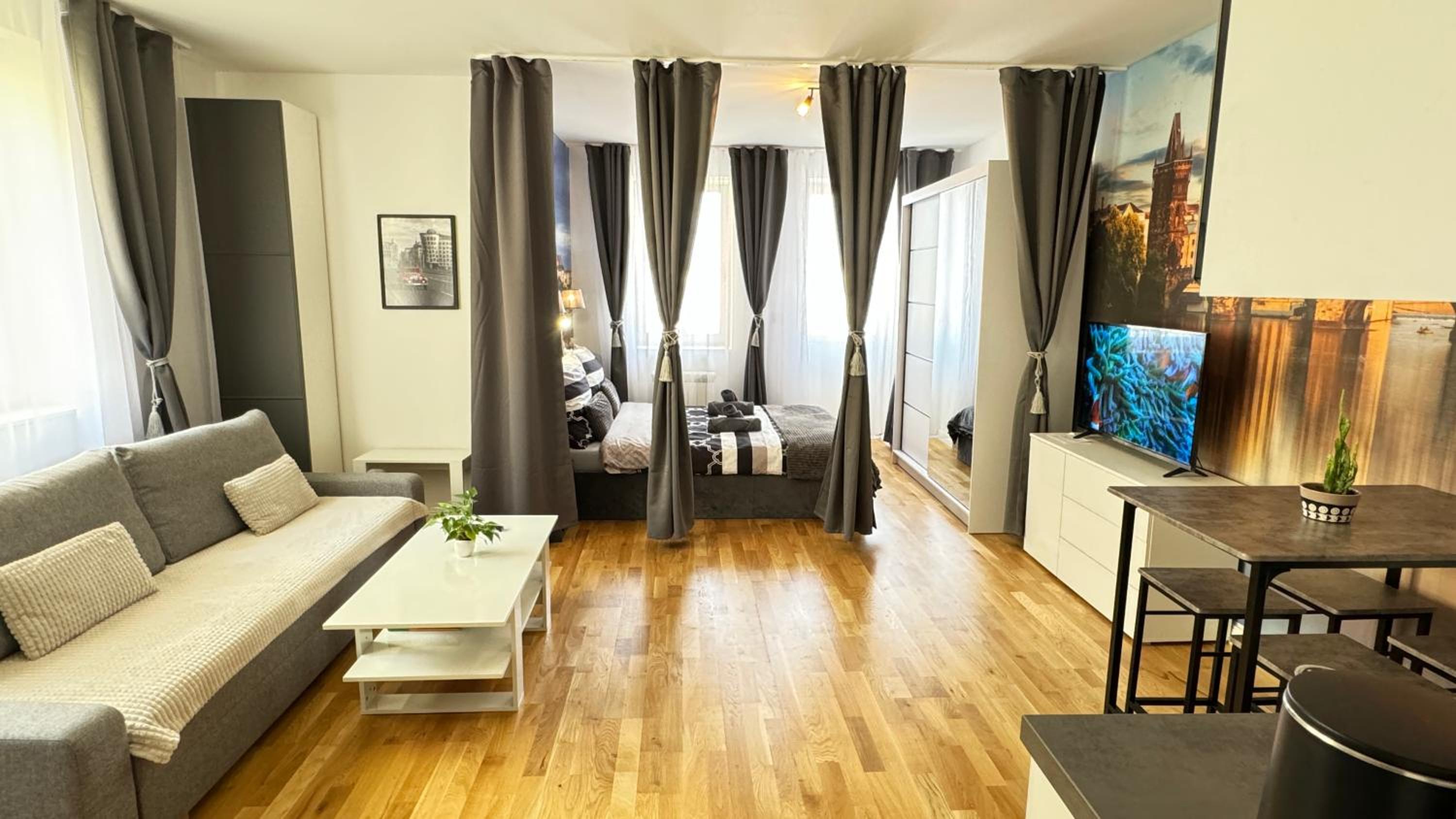 New modern-style apartment with balcony in the Prague 2
