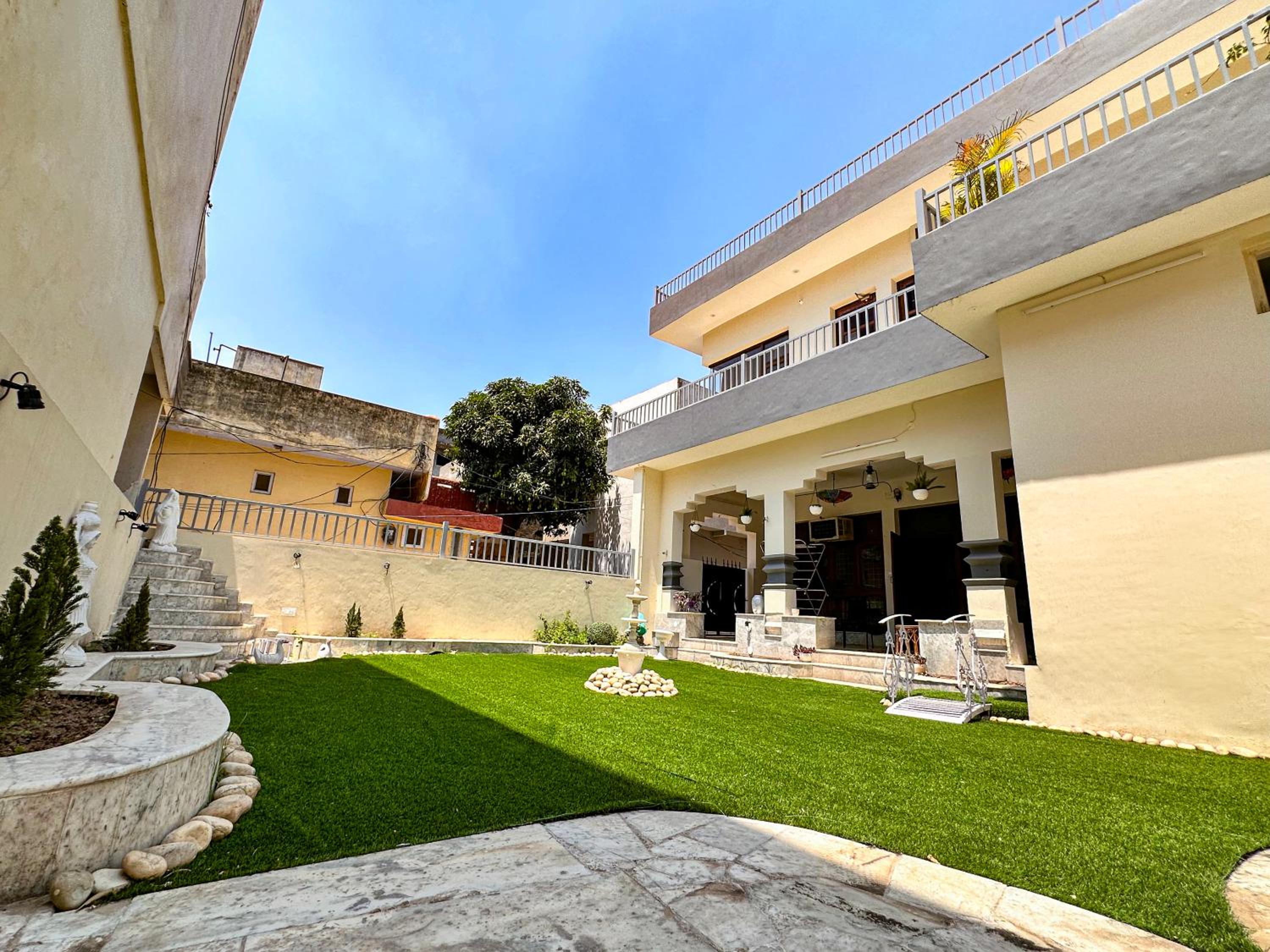 Luxury Villa with Free Breakfast - RnR Manor view 5
