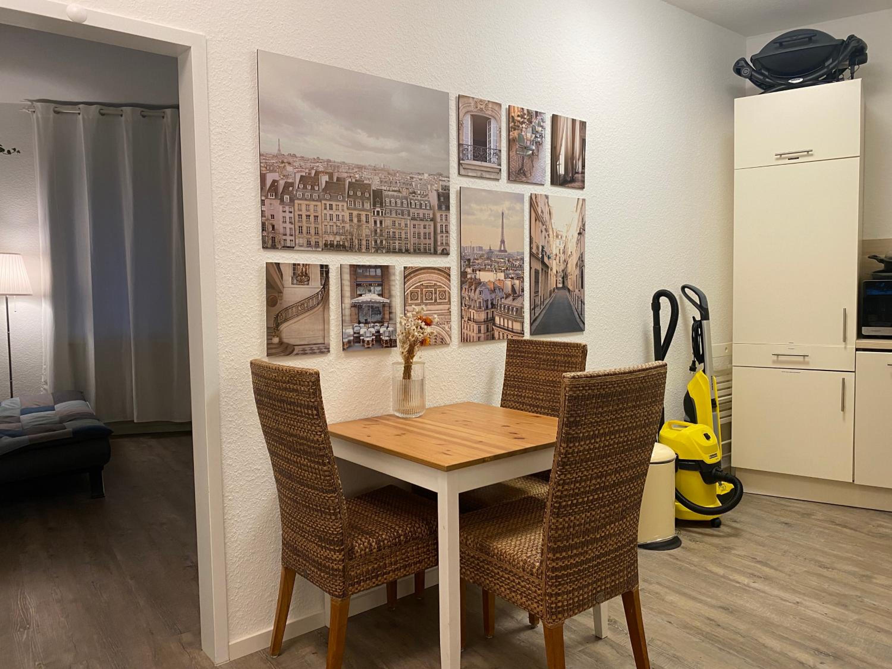 Shared apartment in former hotel, near train station, fully equipped kitchen with washer-dryer