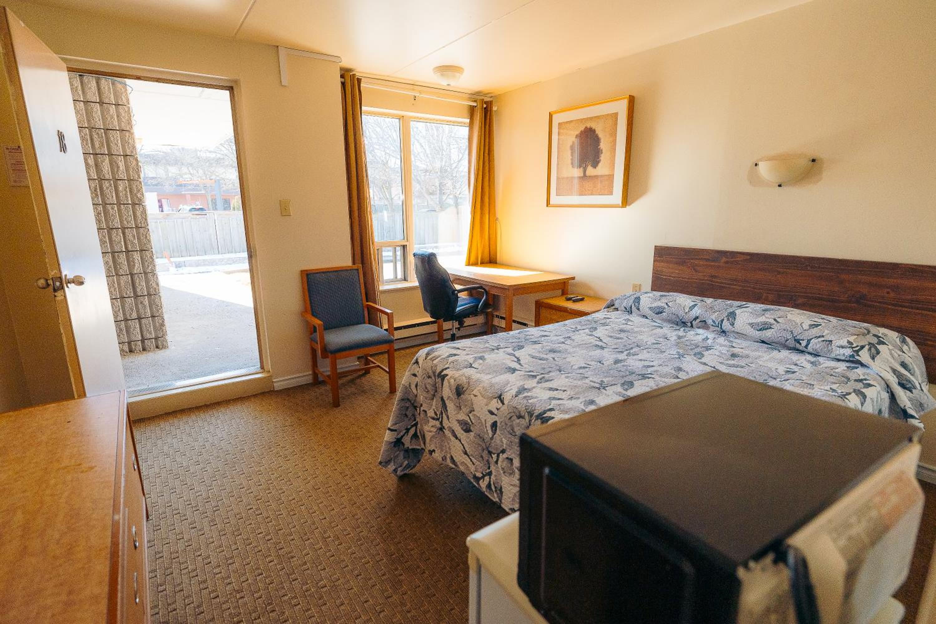 Clarkson Village Motel, 1815 Lakeshore Rd West Mississauga