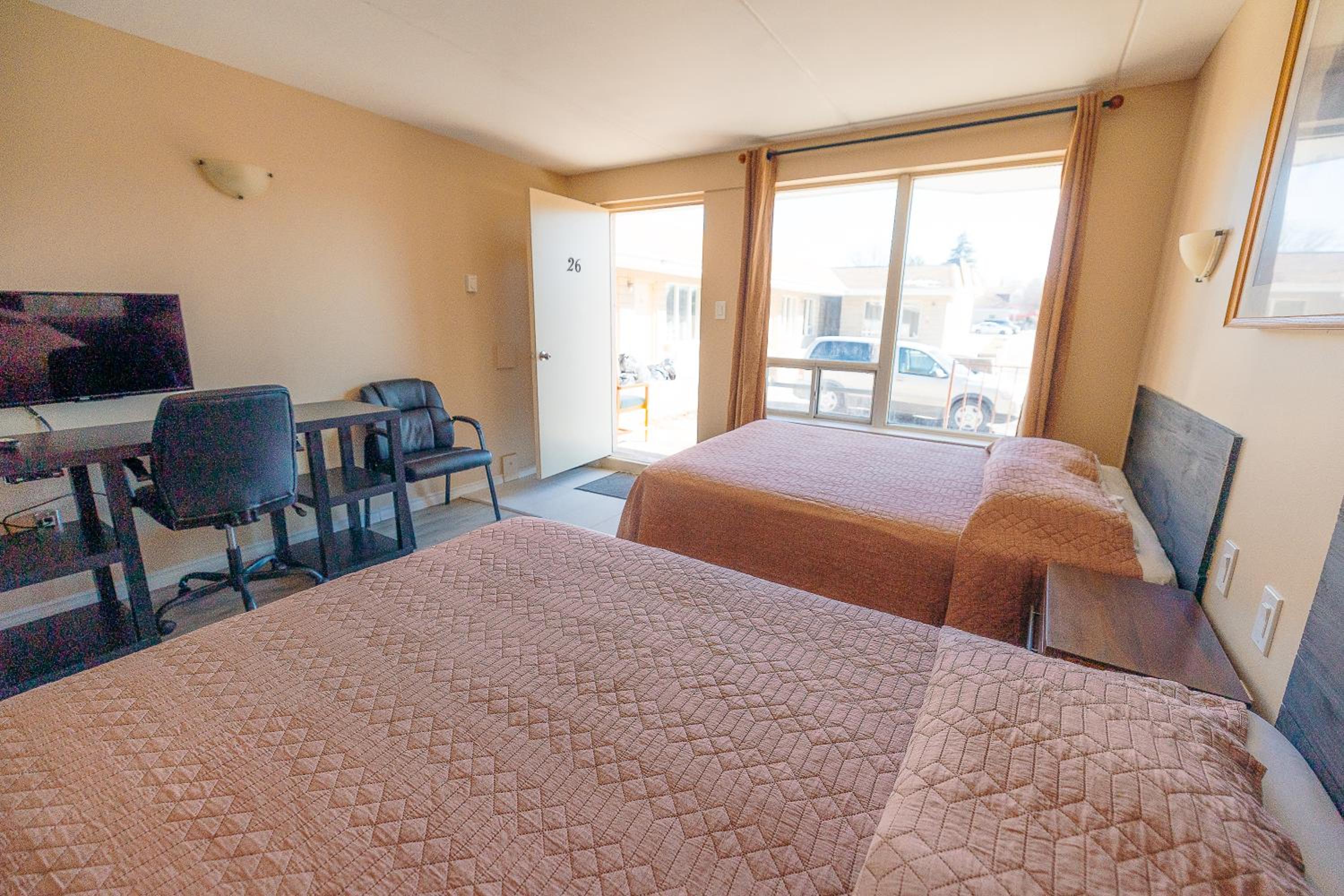 Clarkson Village Motel, 1815 Lakeshore Rd West Mississauga