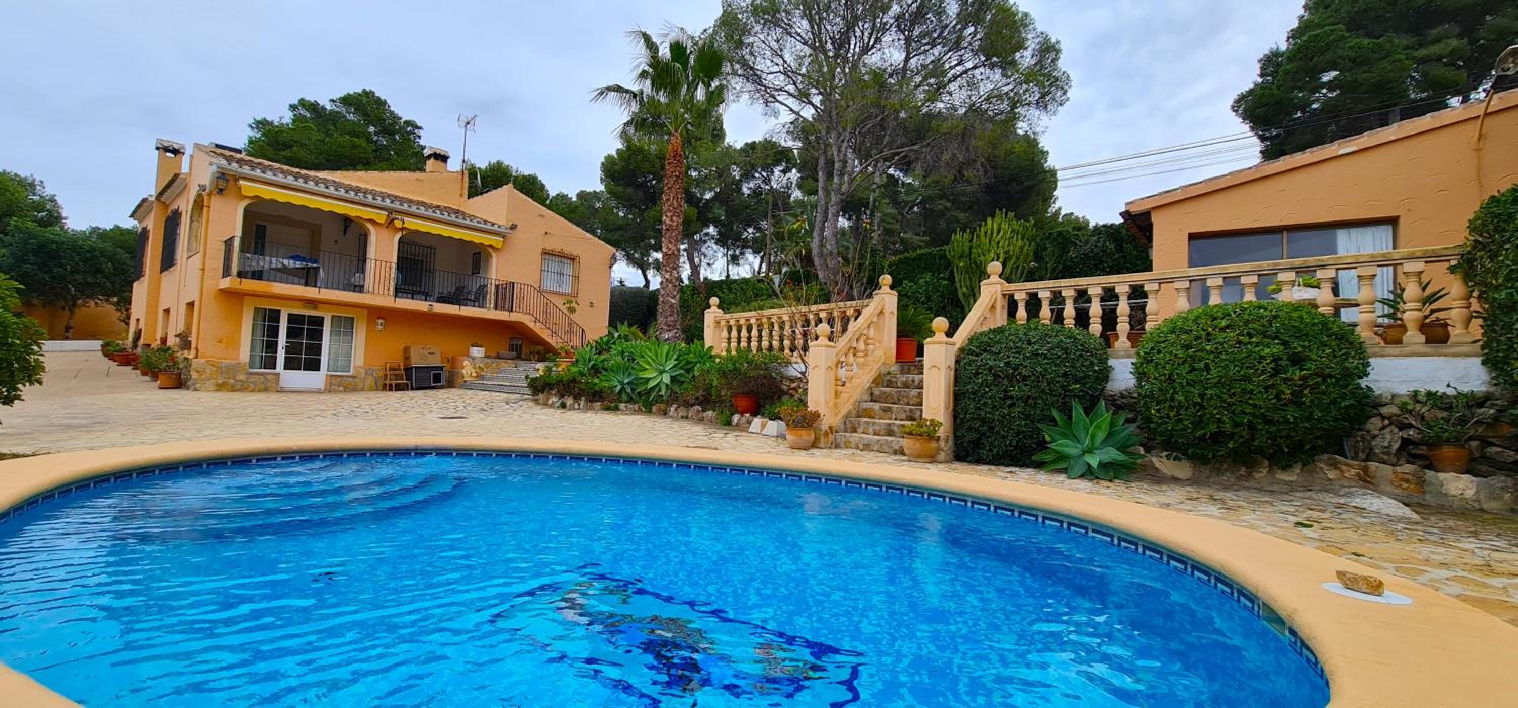 Villa los Agaves Javea piscina y barbacoa