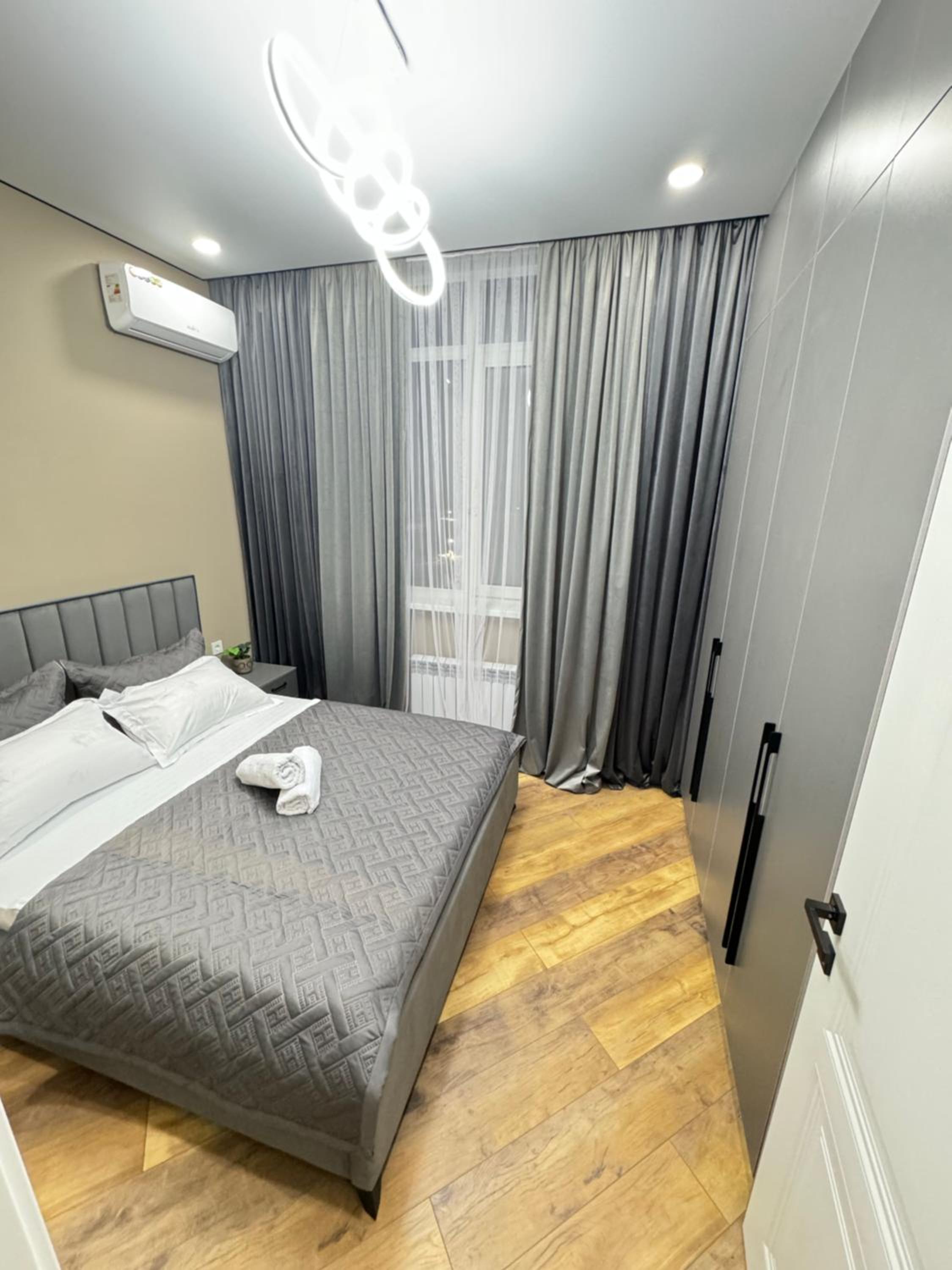VIP apartment in the city center, elite area, welcome view 3