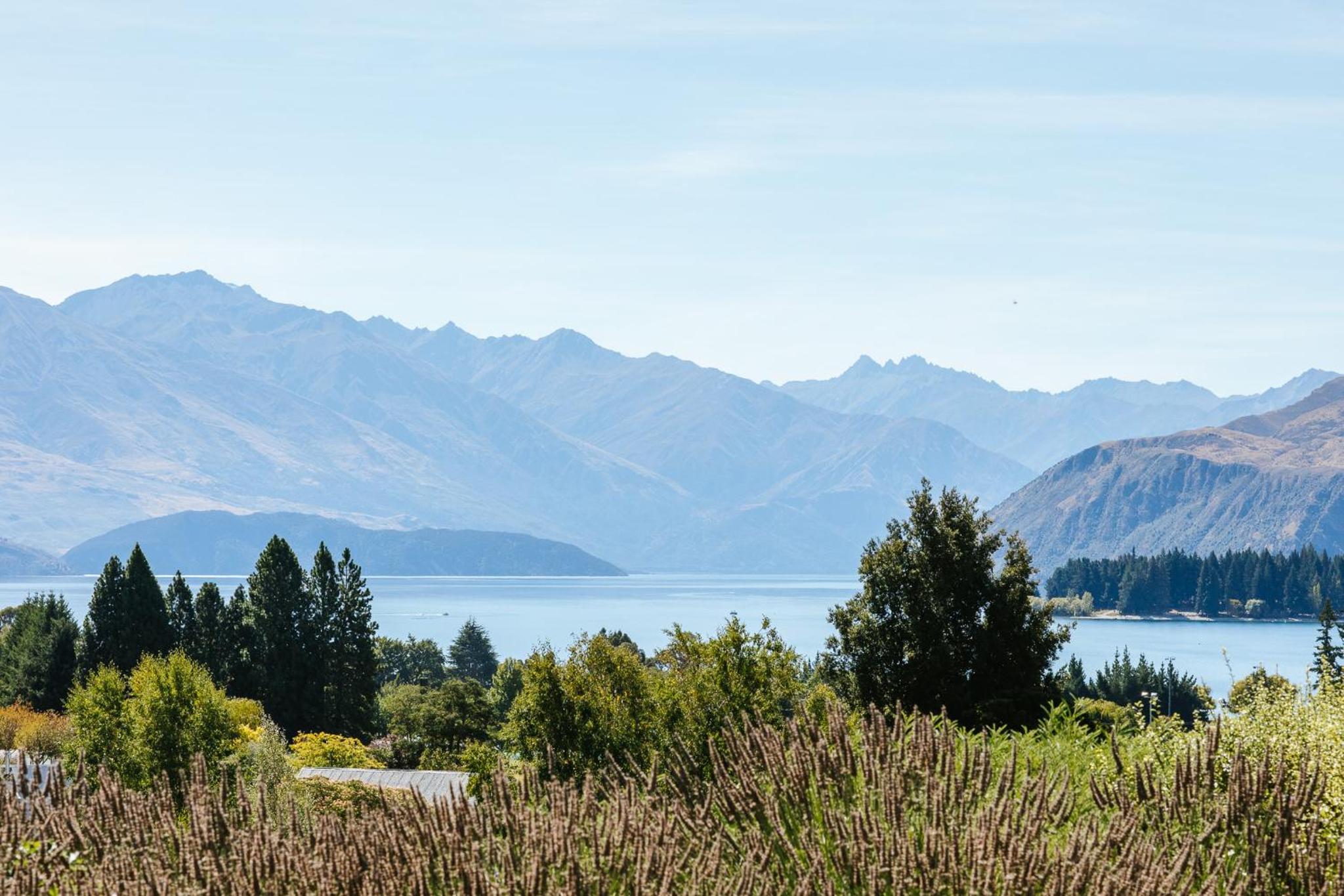 Bullock Creek Chalet - Sleeps 8 - Lake & Mountain Views - Private & Secluded view 3