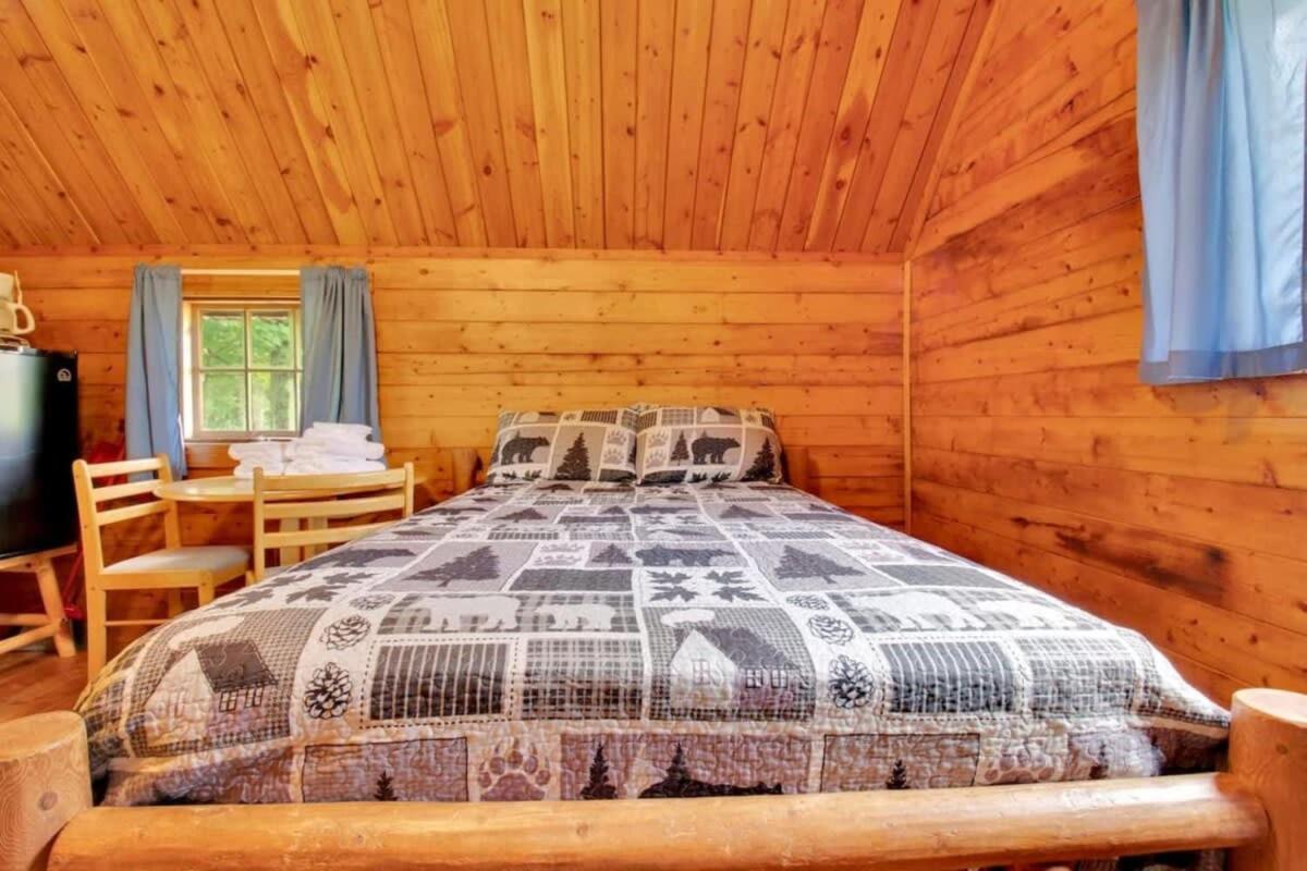 Bloomington Vacations - Rustic Cabin with Pool Access - Property Image 4