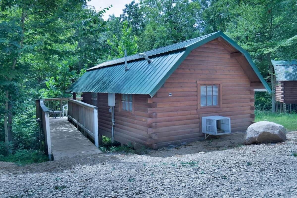 Bloomington Vacations - Cozy Rustic Cabin with Views - Property Image 2