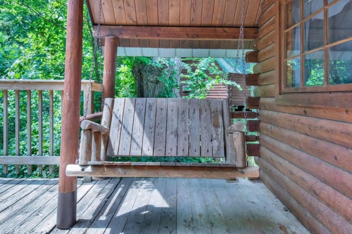 Bloomington Vacations - Cozy Rustic Cabin with Views - Property Image 4