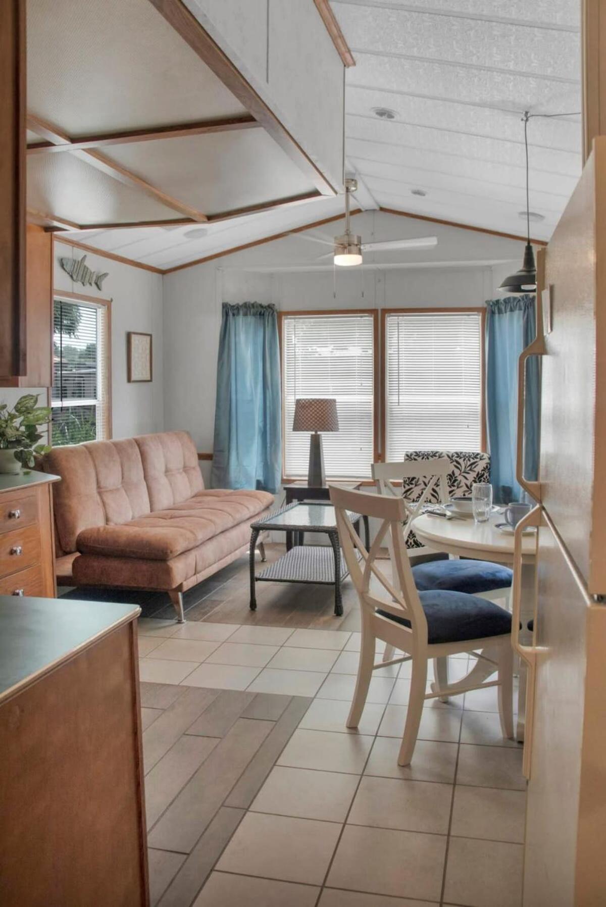 Bloomington Vacations - Lake Monroe's Charming Villa - Property Image 2