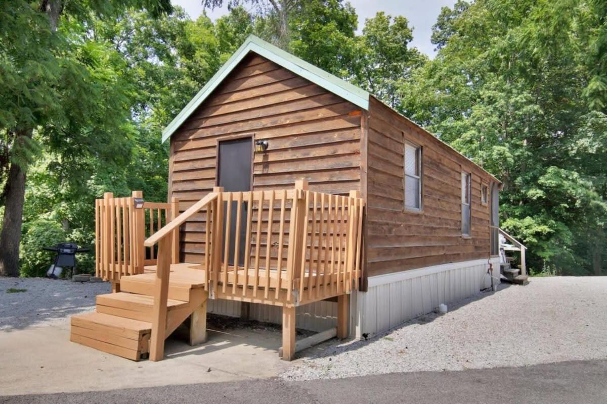 Bloomington Vacations - Charming Log Cabin in Bloomington - Property Image 2