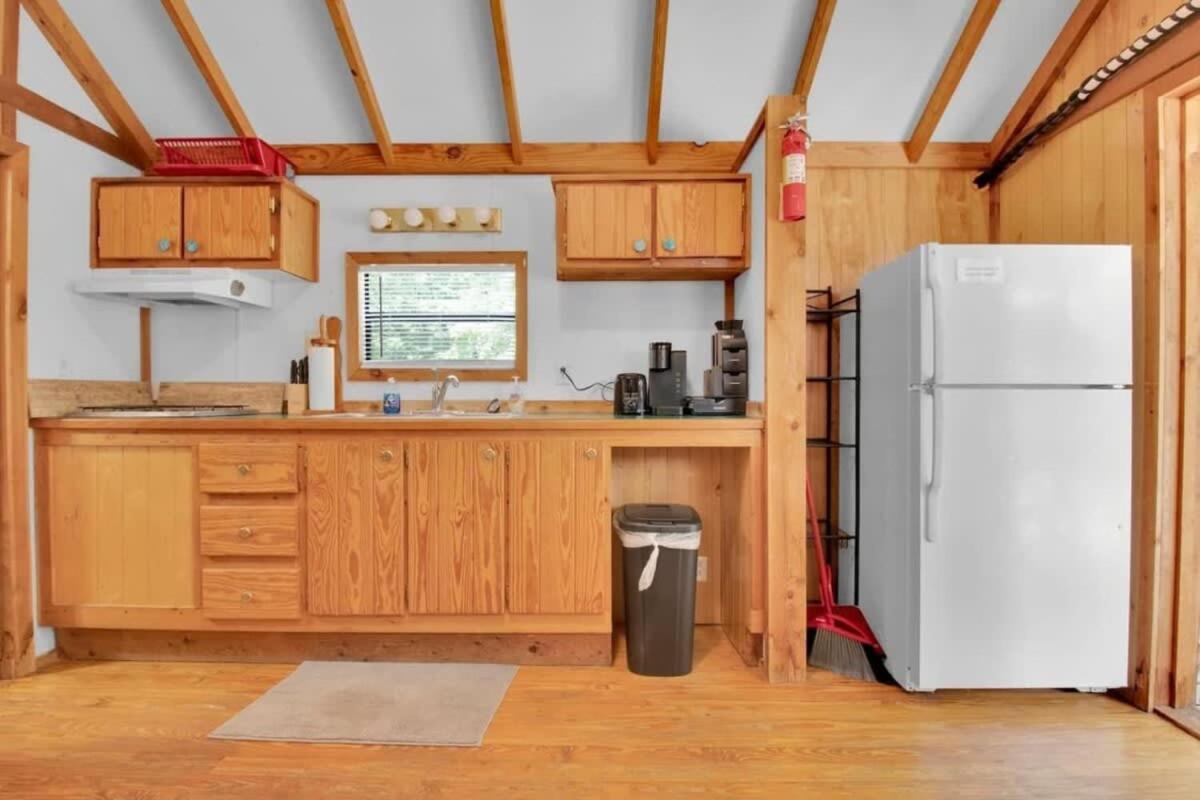 Bloomington Vacations - Charming Log Cabin in Bloomington - Property Image 5