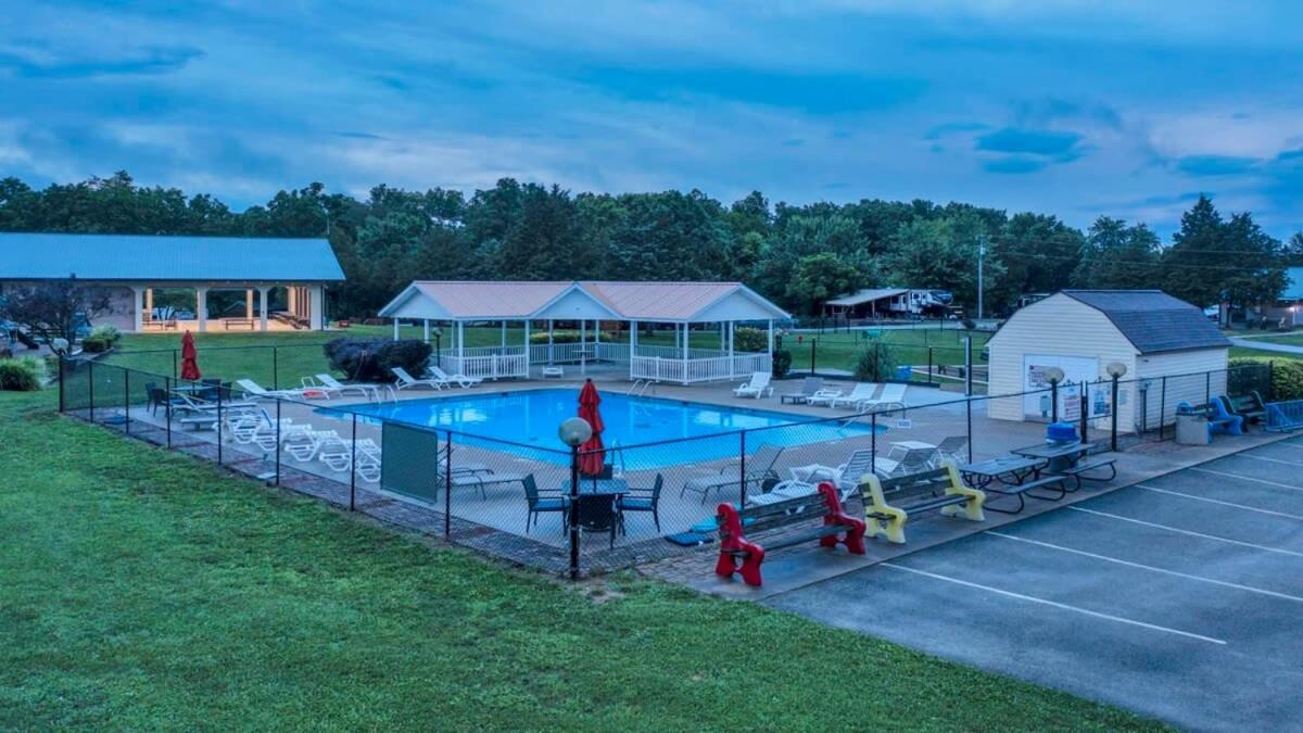 Bloomington Vacations - Relaxing Cabin in Bloomington - Property Image 1