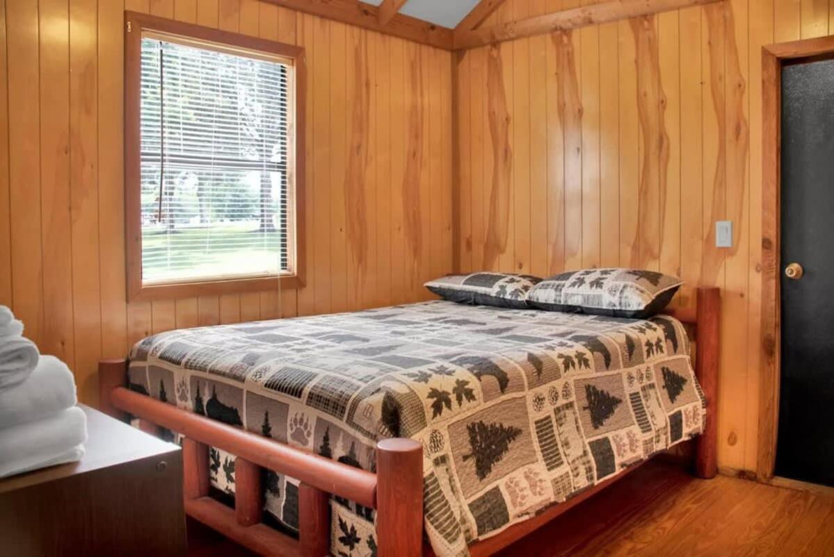 Homey Cabin in Bloomington with Views view 4