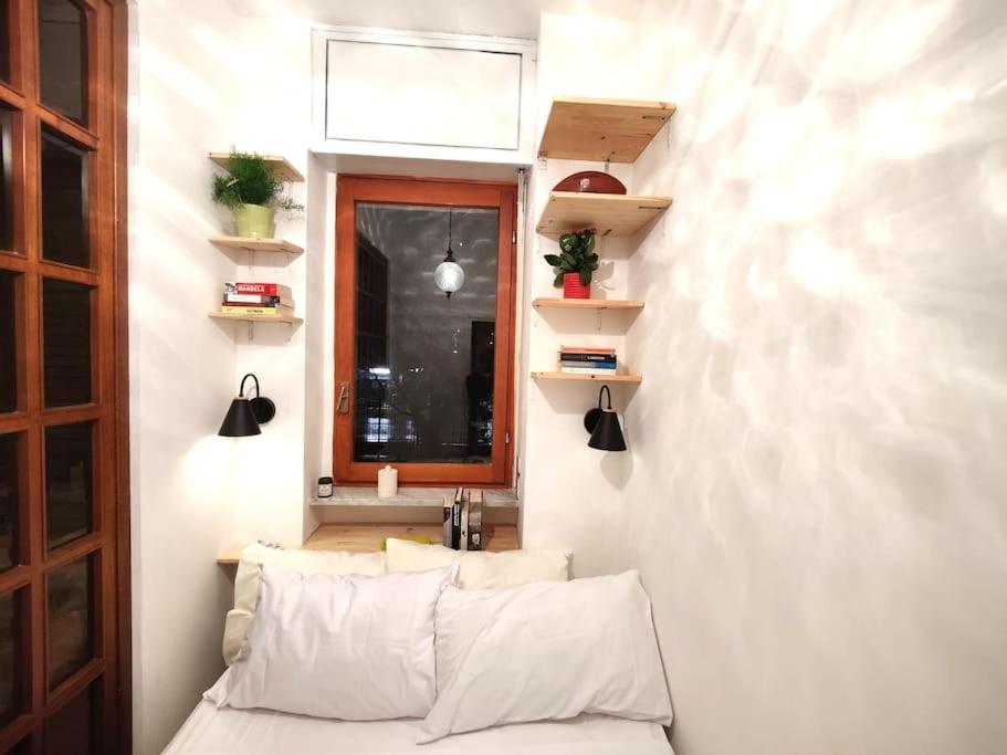 Casa CloClo: Design & Vintage Apt above Subway