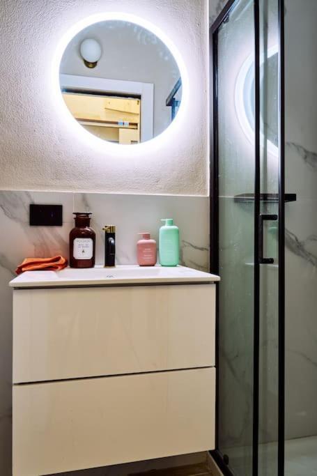 Casa CloClo: Design & Vintage Apt above Subway