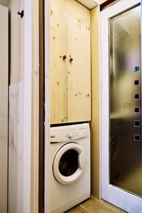 Casa CloClo: Design & Vintage Apt above Subway