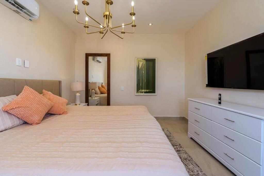 Penthouse with Private Jacuzzi and 4 Bedrooms