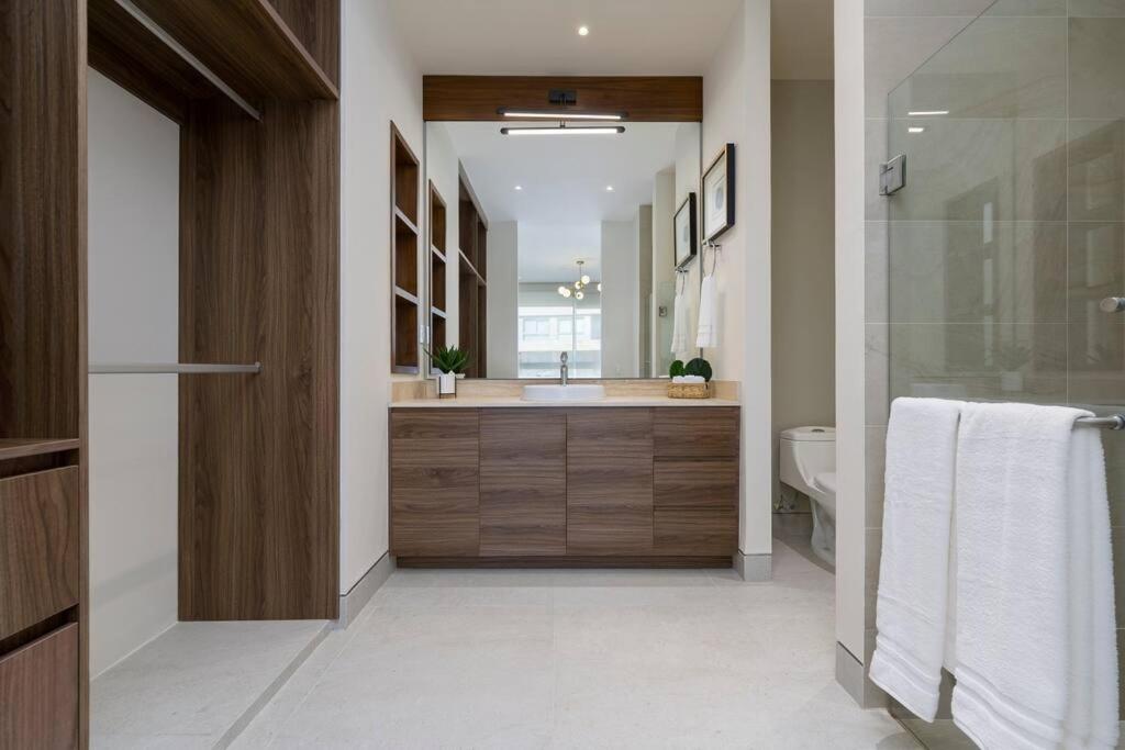 Penthouse with Private Jacuzzi and 4 Bedrooms