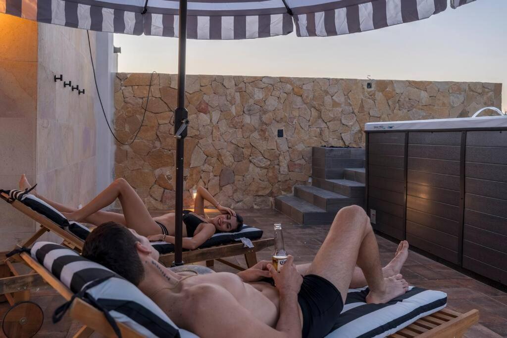 Penthouse with Private Jacuzzi and 4 Bedrooms
