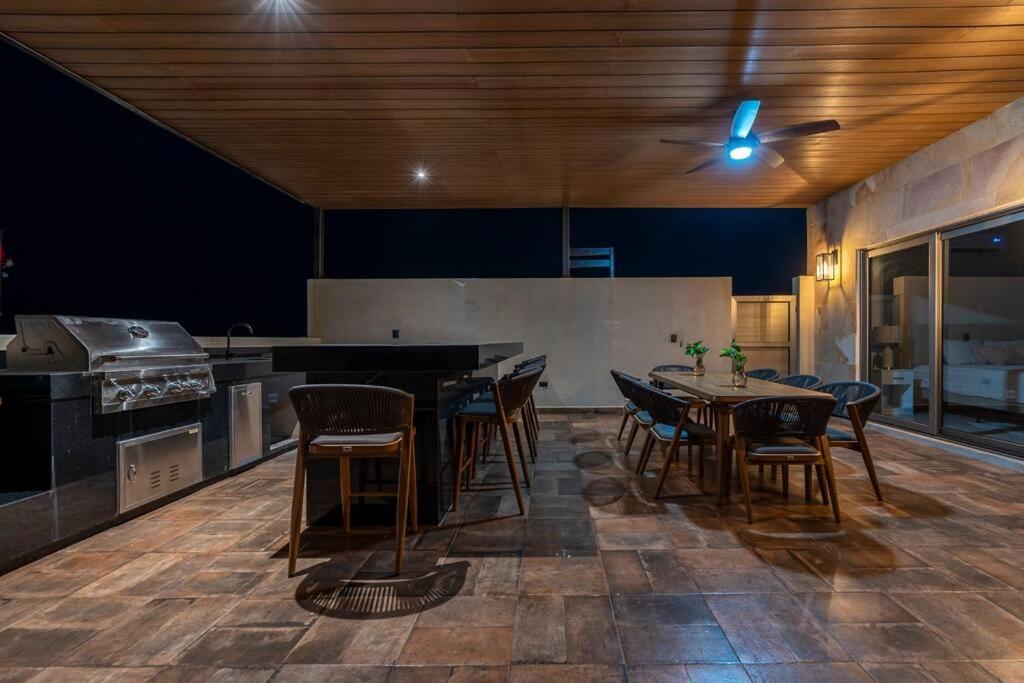 Penthouse with Private Jacuzzi and 4 Bedrooms