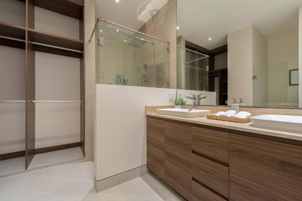 Penthouse with Private Jacuzzi and 4 Bedrooms