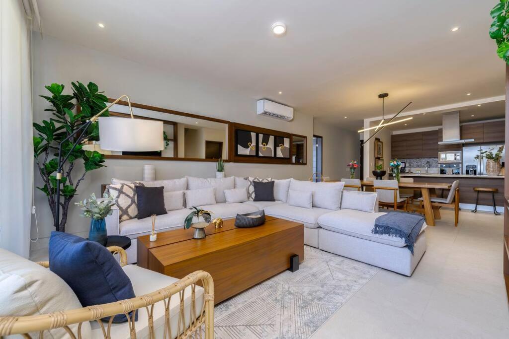 Penthouse with Private Jacuzzi and 4 Bedrooms