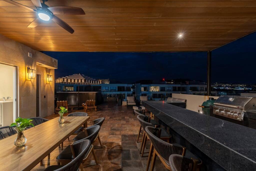 Penthouse with Private Jacuzzi and 4 Bedrooms