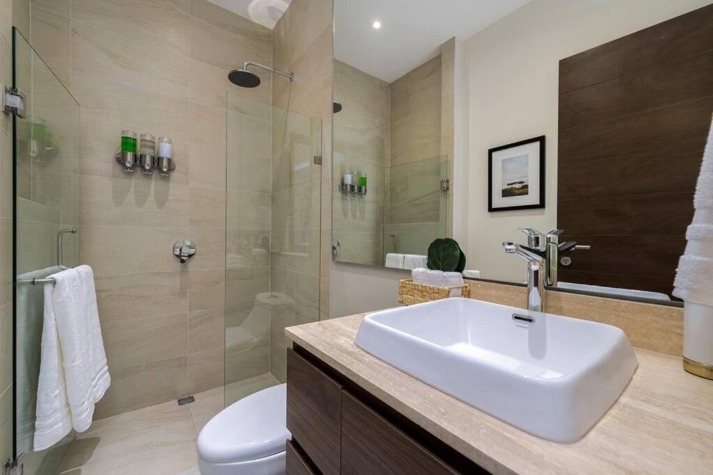 Penthouse with Private Jacuzzi and 4 Bedrooms