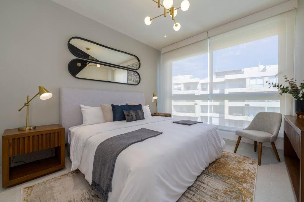 Penthouse with Private Jacuzzi and 4 Bedrooms