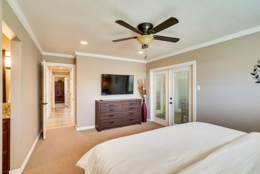 HOT TUB - Beautifully Renovated Home in West Texas view 4