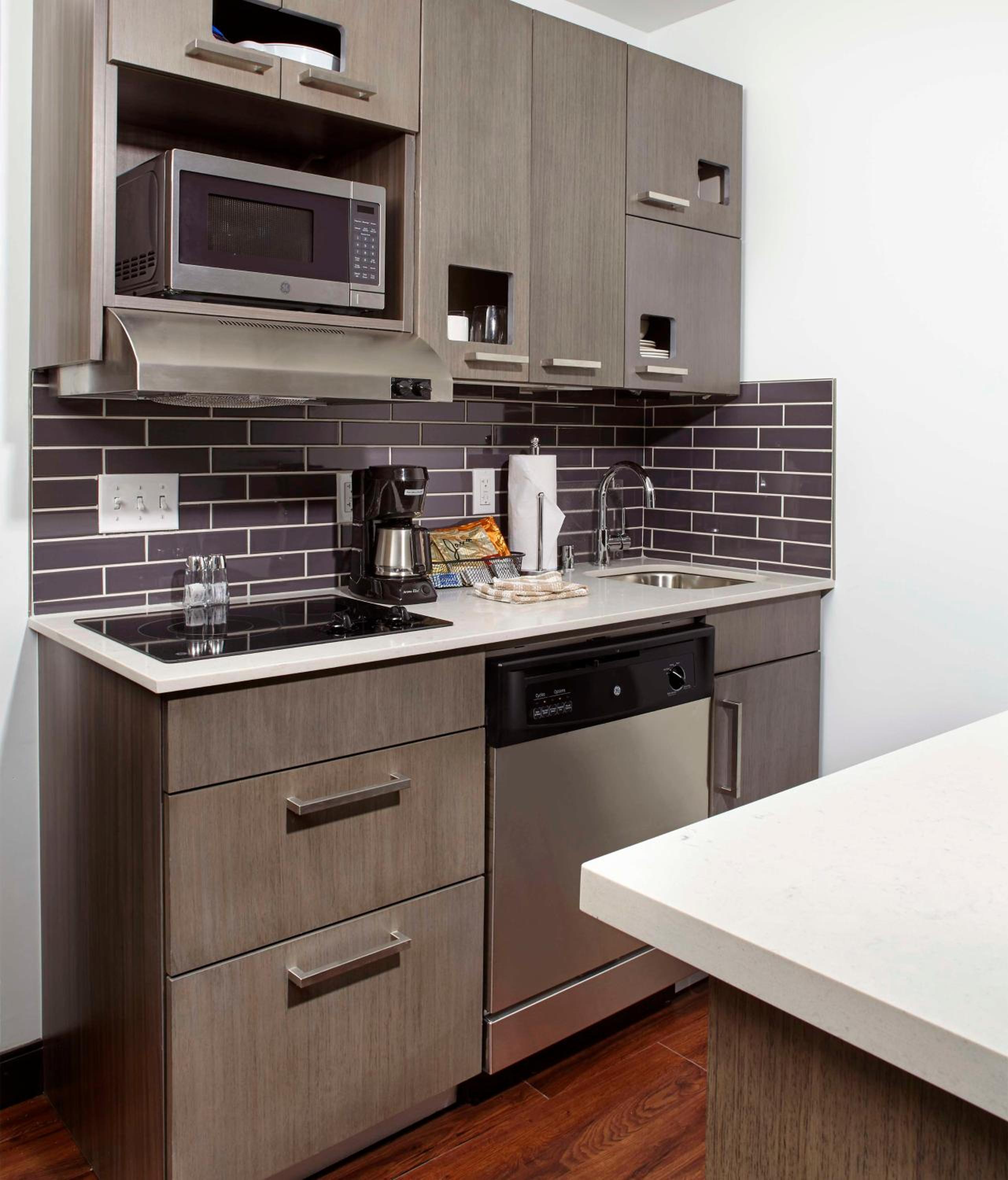 Denver Vacations - Hyatt House Denver Lakewood Belmar - Property Image 5