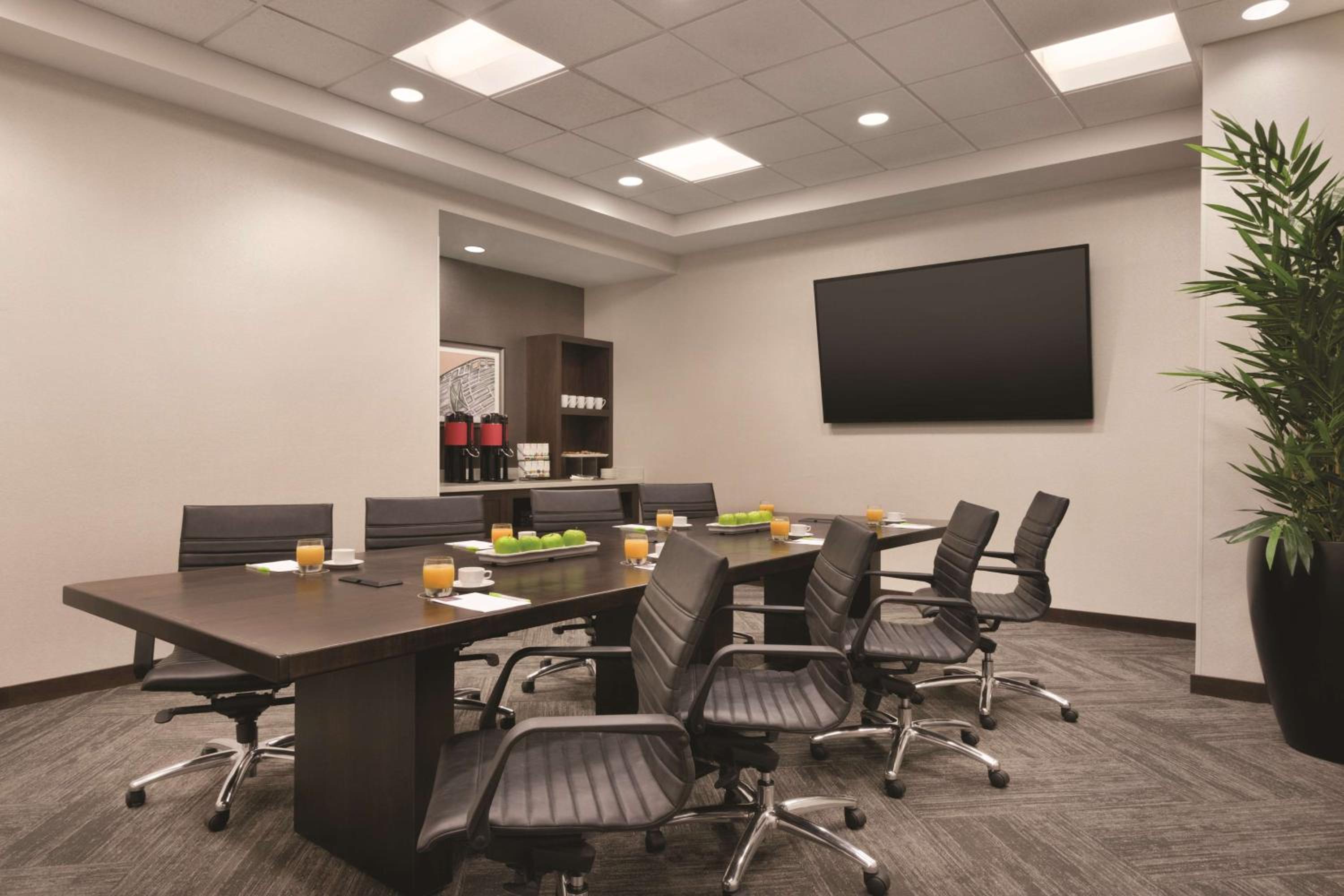 Rosemont Vacations - Hyatt Place Chicago O'Hare Airport - Property Image 3
