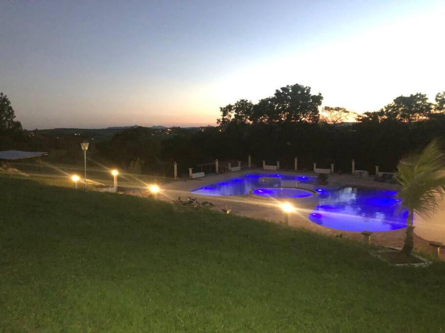 Chácara tipo resort a maior piscina que vc já viu!
