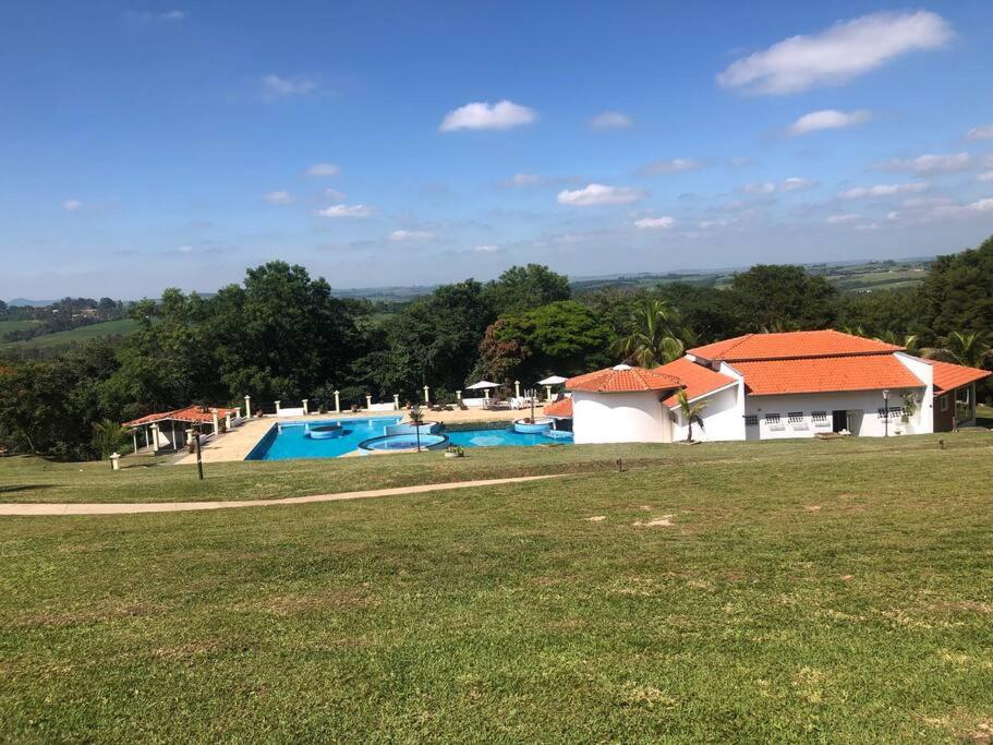 Chácara tipo resort a maior piscina que vc já viu!
